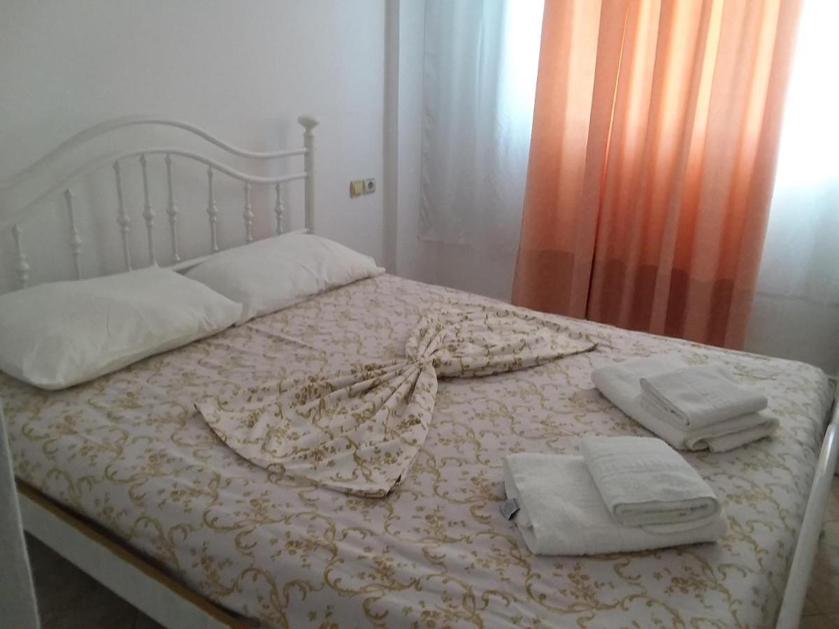 Damian Hotell Sarandë